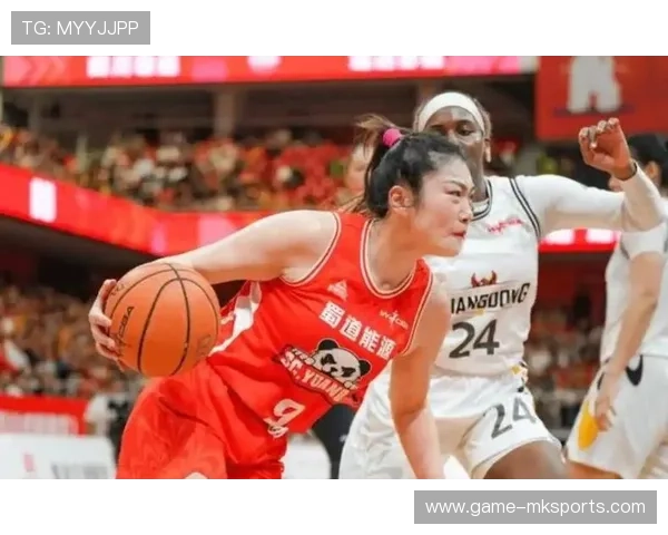 女篮姑娘的坚持让梦想更闪亮，女篮球队员的盛宴未来